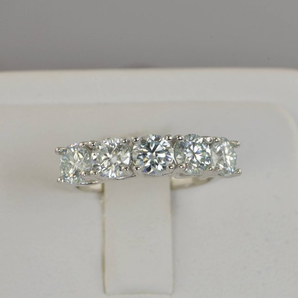 Moissanite Ring 2.5 ctw Wedding Band Ring NEW - Picture 4 of 6